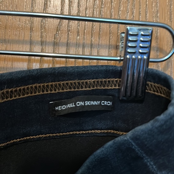 Beautiful NINE WEST pull on jeans - Picture 6 of 9